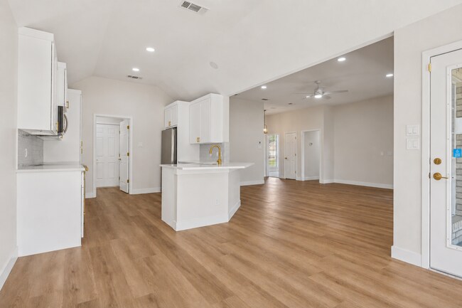 Building Photo - 1518 New Haven Dr