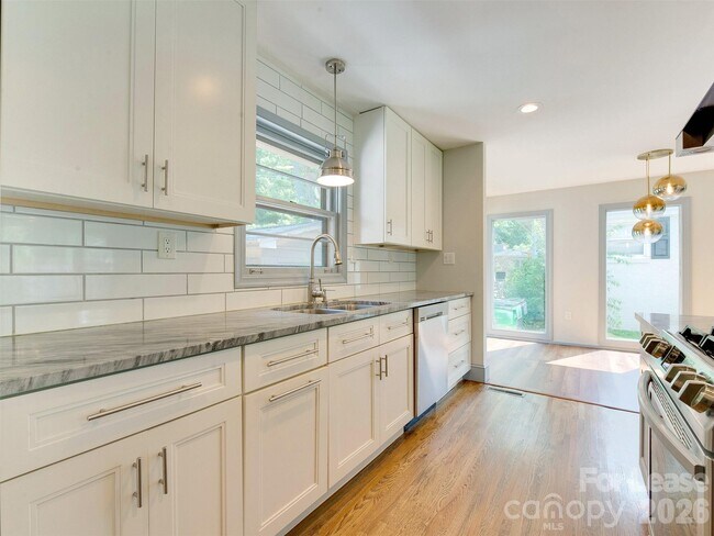 Building Photo - 3921 Sheffield Dr