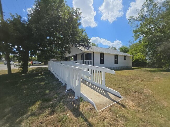 Building Photo - 101 E Osr