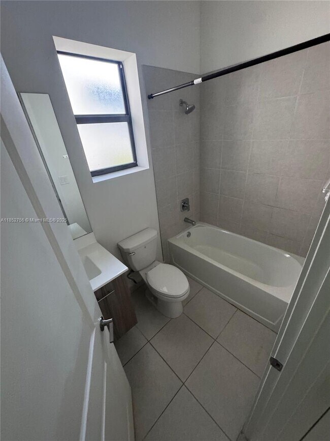 Building Photo - 4398 SW 173rd Ave