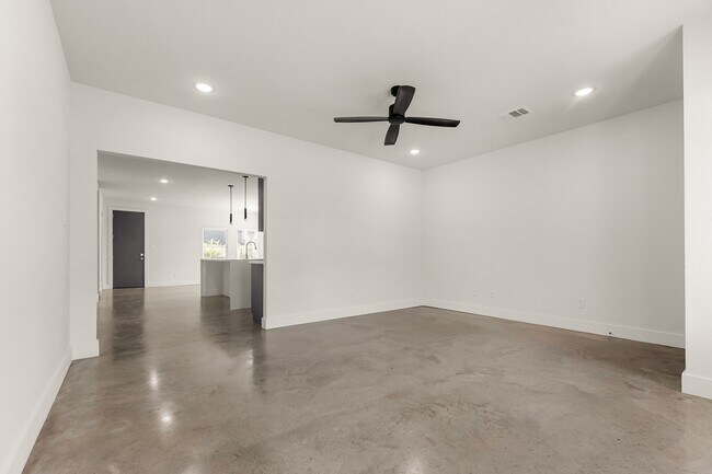 Building Photo - 4134 Jeanne Dr