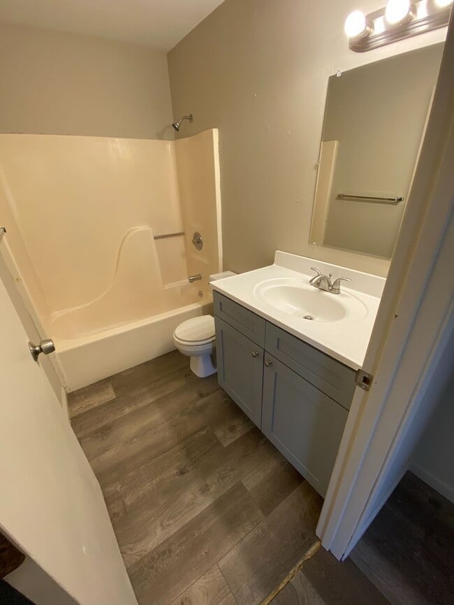 Building Photo - Available Now- 2 Bedroom updated apartment...