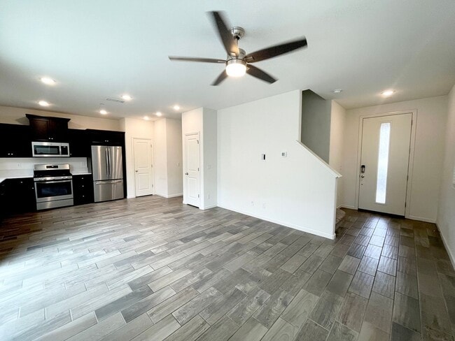 Building Photo - $2,300 Alluvial & Fowler, 3 Beds - Chennau...
