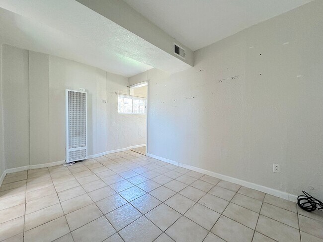 Building Photo - Central El Paso 1 bed/1 bath with ALL UTILTIES INCLUDED!