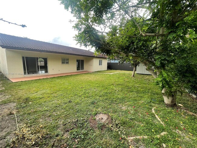 Building Photo - 17900 SW 154th Ct