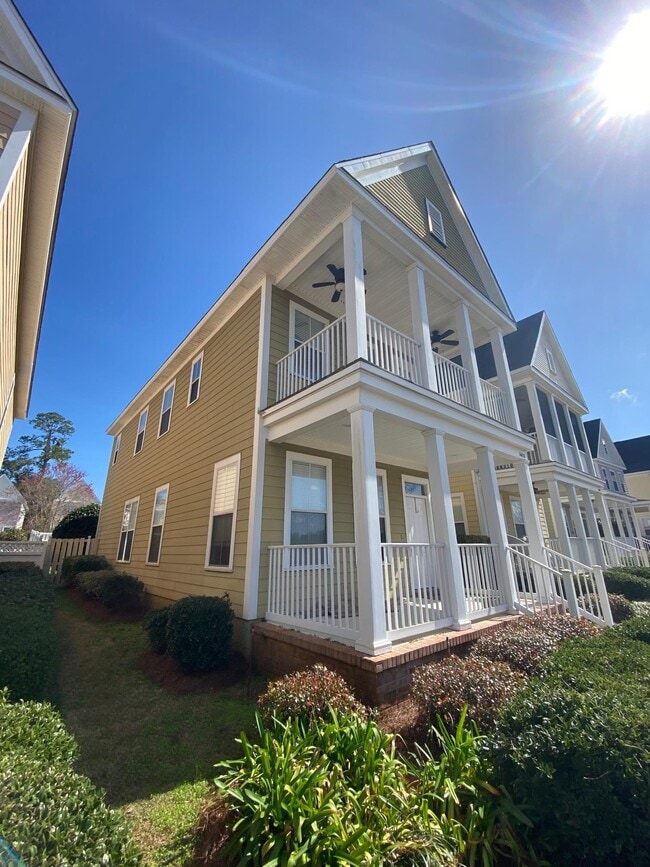Building Photo - 3673 Longfellow Rd