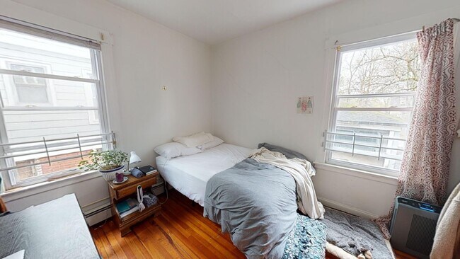 Building Photo - Spacious 2BR on Science Hill | Huge Kitchen & Living Area | Near Yale