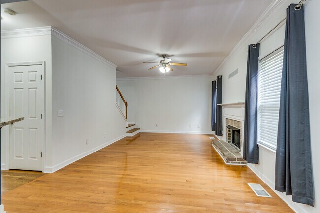 Building Photo - Spacious Spring Hill Rental in Sought-After Wades Grove Community