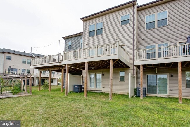 Building Photo - 7912 N Gladden Farm Way