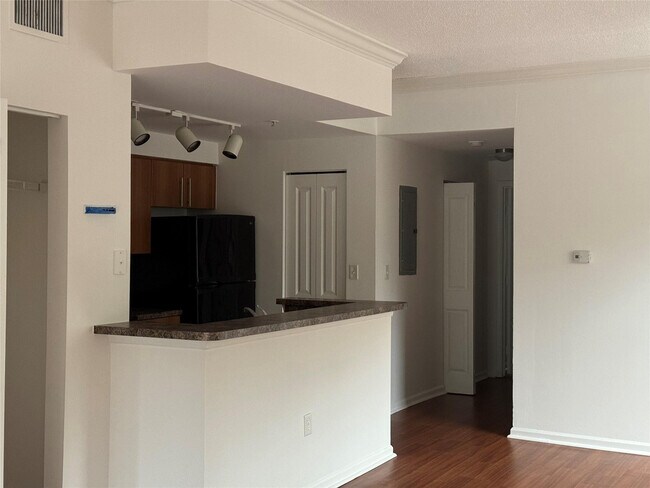 Building Photo - 5800 W Sample Rd