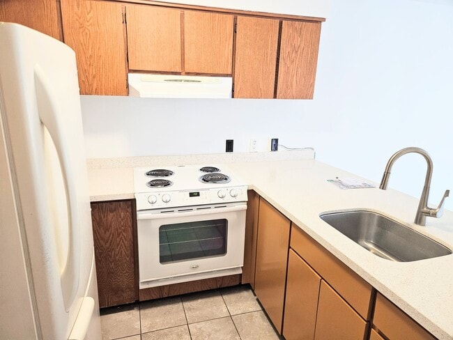 Building Photo - Ala Moana Hale Kaheka 1 Bedroom 1 Bathroom...