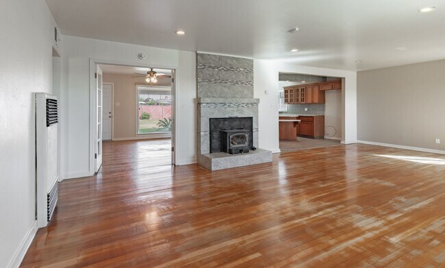 Building Photo - Charming 2 Bed / 2 Bath Home with Trailer Parking – Sanger, CA