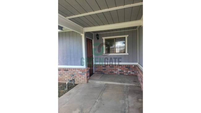 Building Photo - NOW AVAILABLE! Make this spacious 4 bedroo...