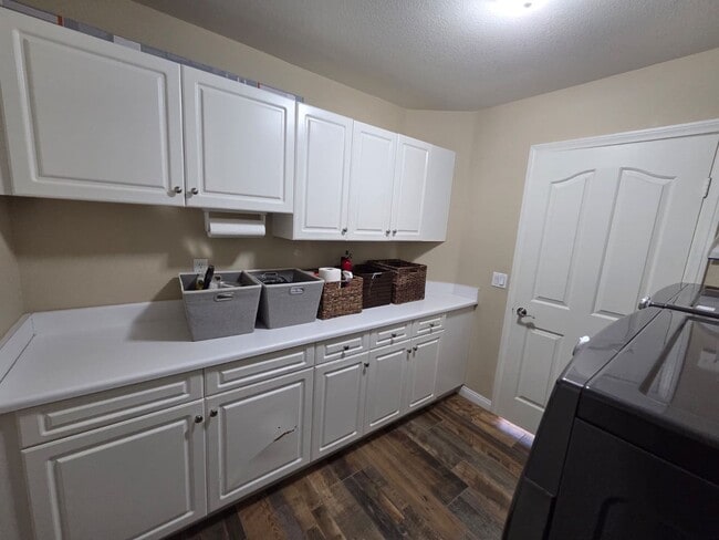 Building Photo - Single-Story 3 Bed / 2.5 Bath Home w/ Private Pool, Spa