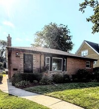 Building Photo - 320 N Washington Ave