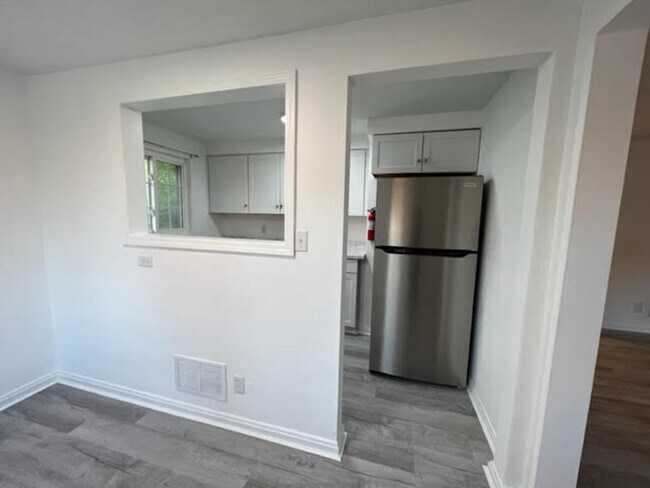 Building Photo - 2219 Avalon Ave