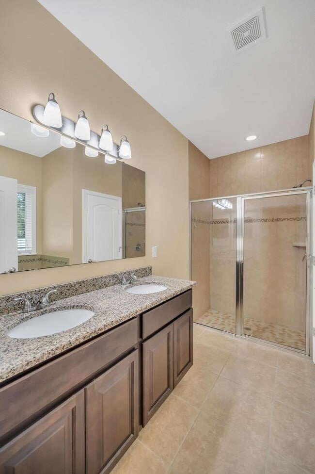 Building Photo - 5335 NW Wisk Fern Cir