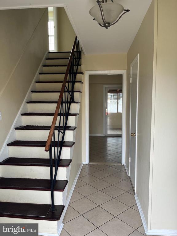 Building Photo - 42 Genesee Ln