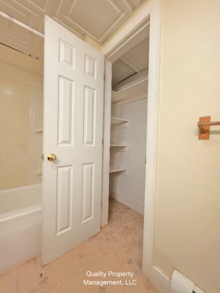 Building Photo - 128 Hammond St