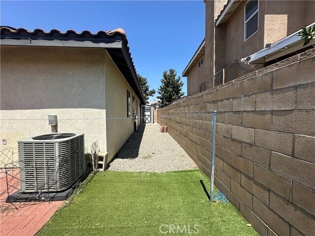 Building Photo - 16453 Freesia Ct