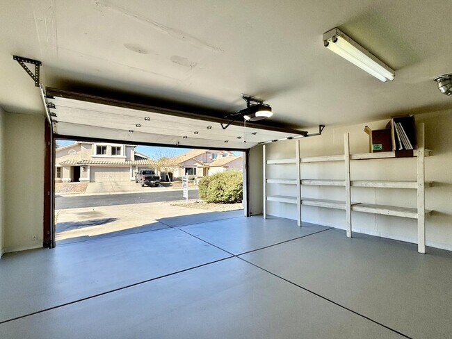 Building Photo - 12768 N Lantern Way