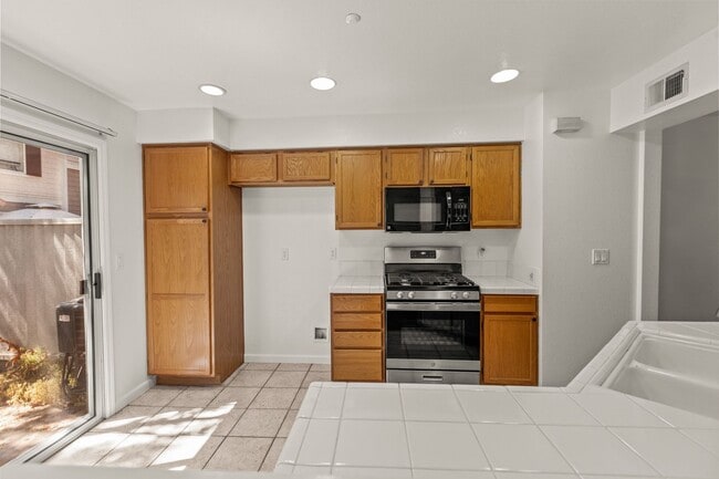 Building Photo - 6125 Lambeck Ln