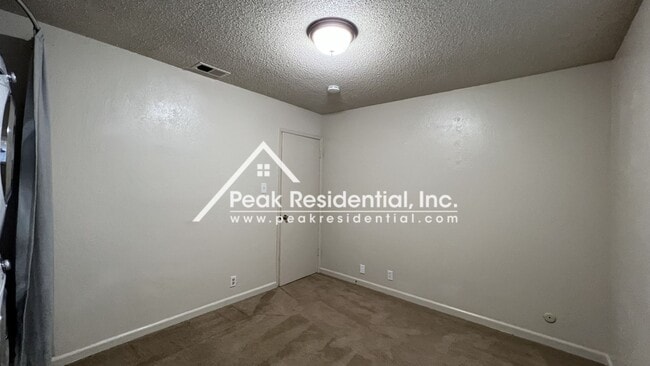 Building Photo - Very Nice Greenhaven 2bd/1ba Condo in Gated Community - Must See