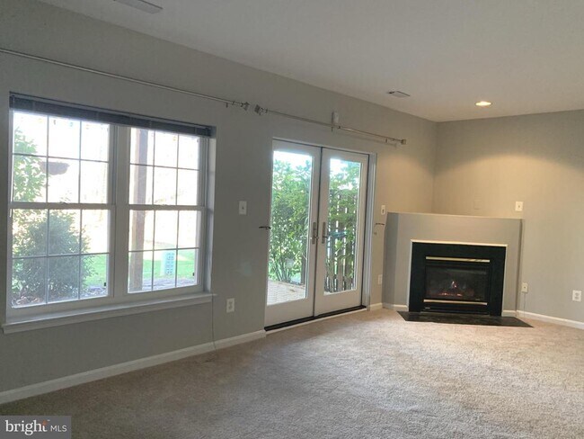 Building Photo - 3384 Governors Crest Ct