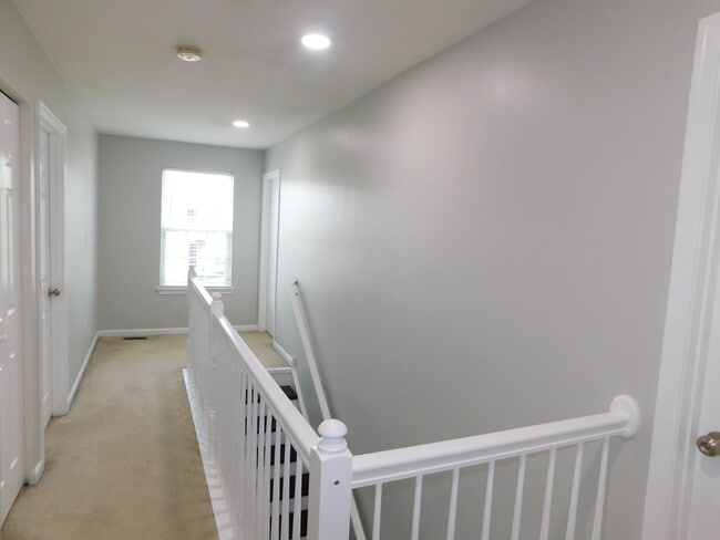 Building Photo - 104 Pebble Creek Dr