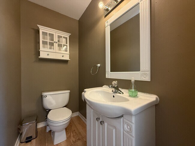 Building Photo - 2447 Roanoke Dr