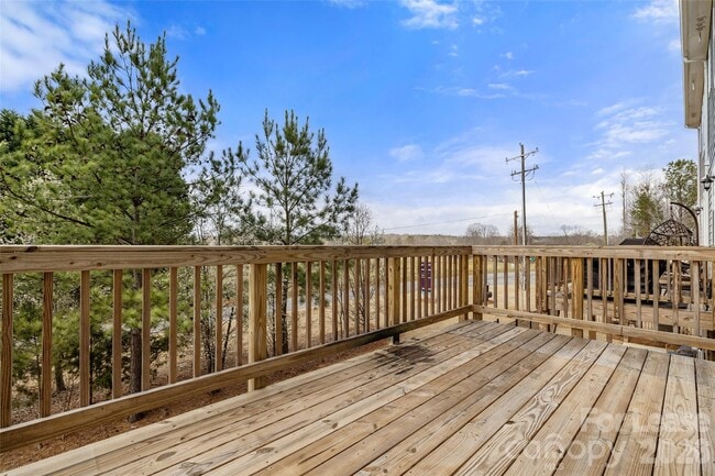 Building Photo - 6985 Waterstone Dr