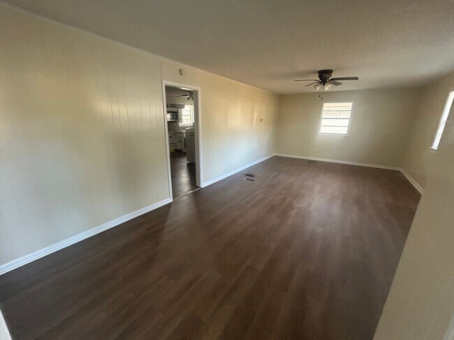 Building Photo - 3 bedroom house