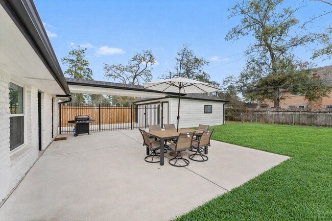 Building Photo - 28814 Holly Hill Dr