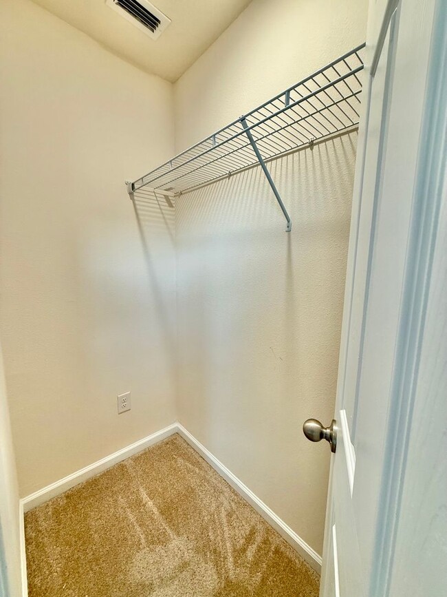 Building Photo - 2BR/3BA Townhome Sweet Townhome - Pet Frie...