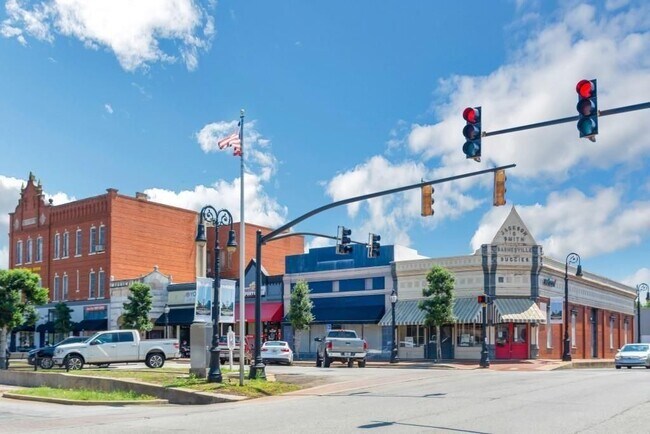 Building Photo - 204 Mill St