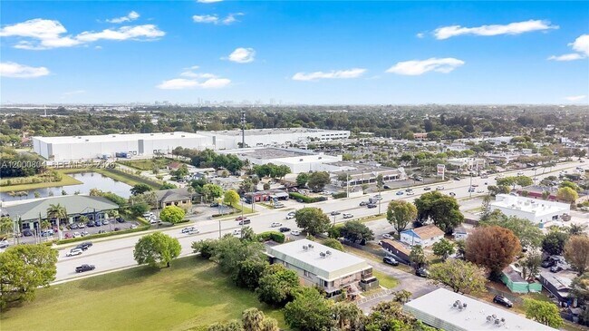 Building Photo - 1799 Fairview Villas Dr