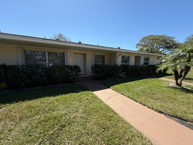 Building Photo - 8540 Chevy Chase Dr