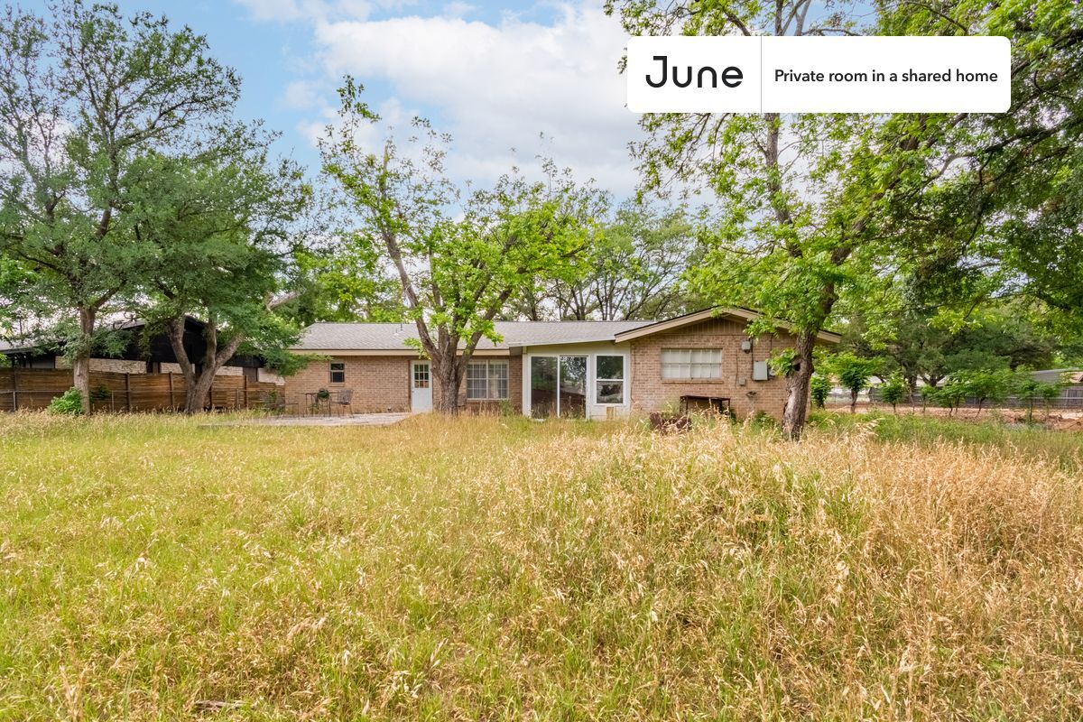 Building Photo - Room in Shared 4 bed/3 bath home