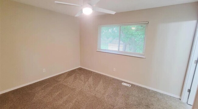 Building Photo - 6543 Coventry Dr