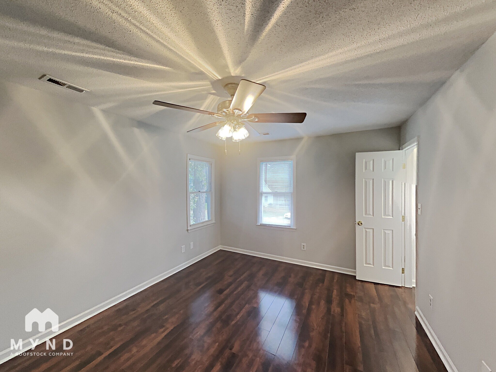 Building Photo - 4513 Aviemore Crescent