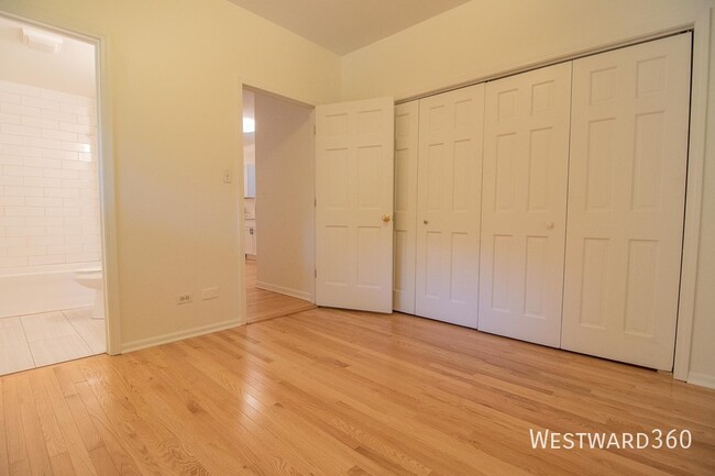 Building Photo - 954 N Honore St