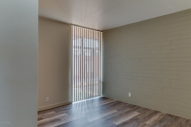 Building Photo - 4646 N 11th Ave