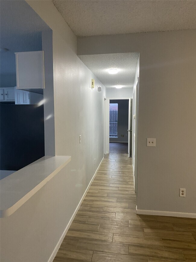 Building Photo - 18158 Holly Green Dr