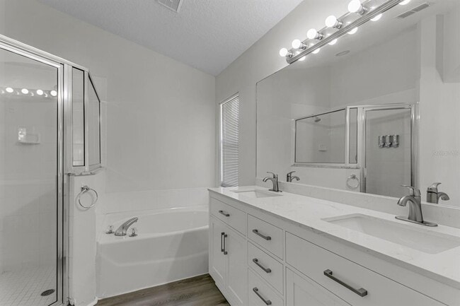 Building Photo - 15412 Montilla Loop