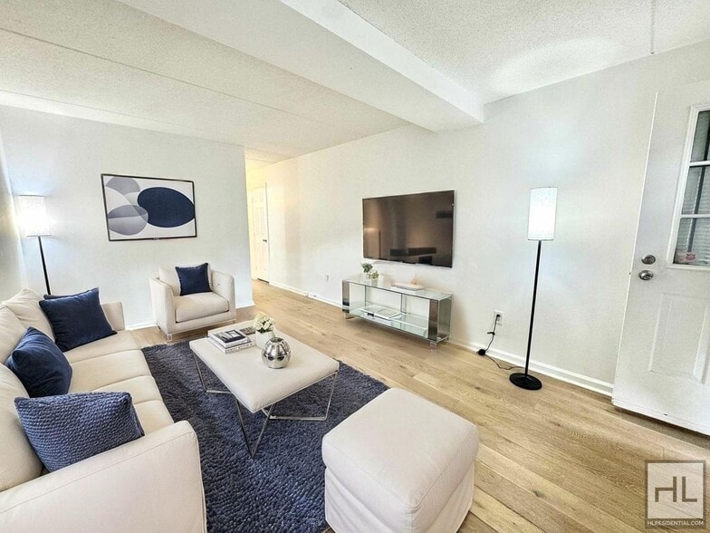 Primary Photo - Saint Marks Avenue