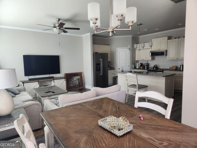 Building Photo - 302 Cashes Dr