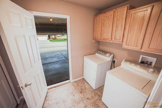 Building Photo - 6933 Cog Hill Ln
