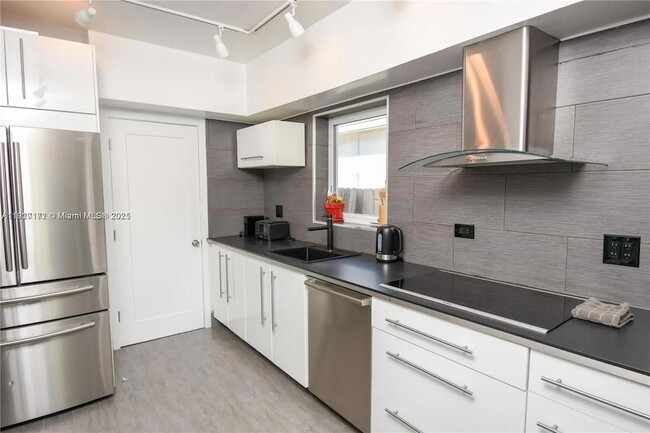 Building Photo - 641 86th St