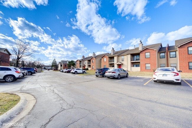 Building Photo - 1955 N Hicks Rd