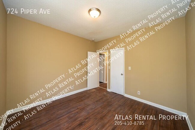 Building Photo - 724 Piper Ave